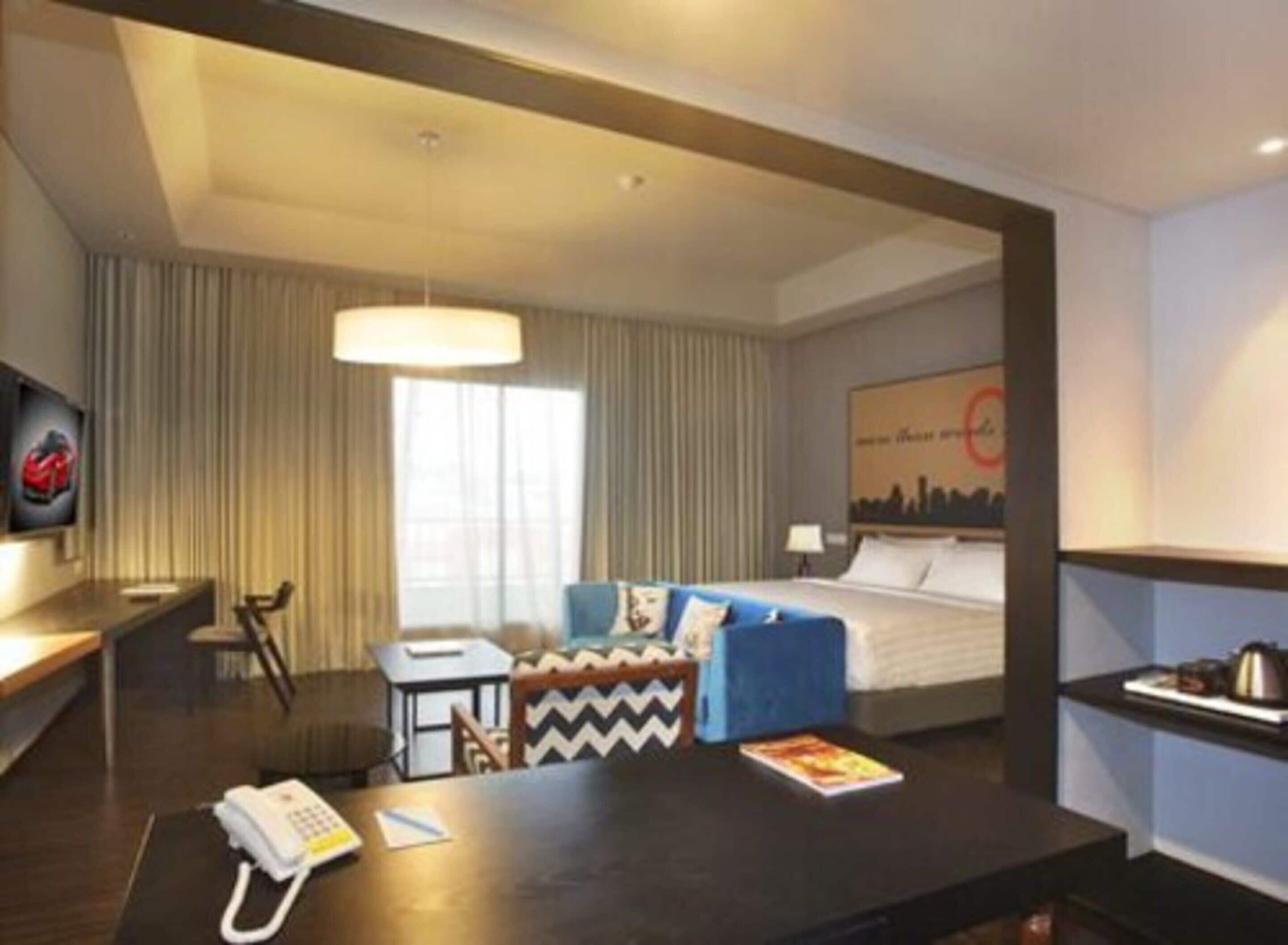 junior room, smoking | 1 bedroom, desk, free wifi