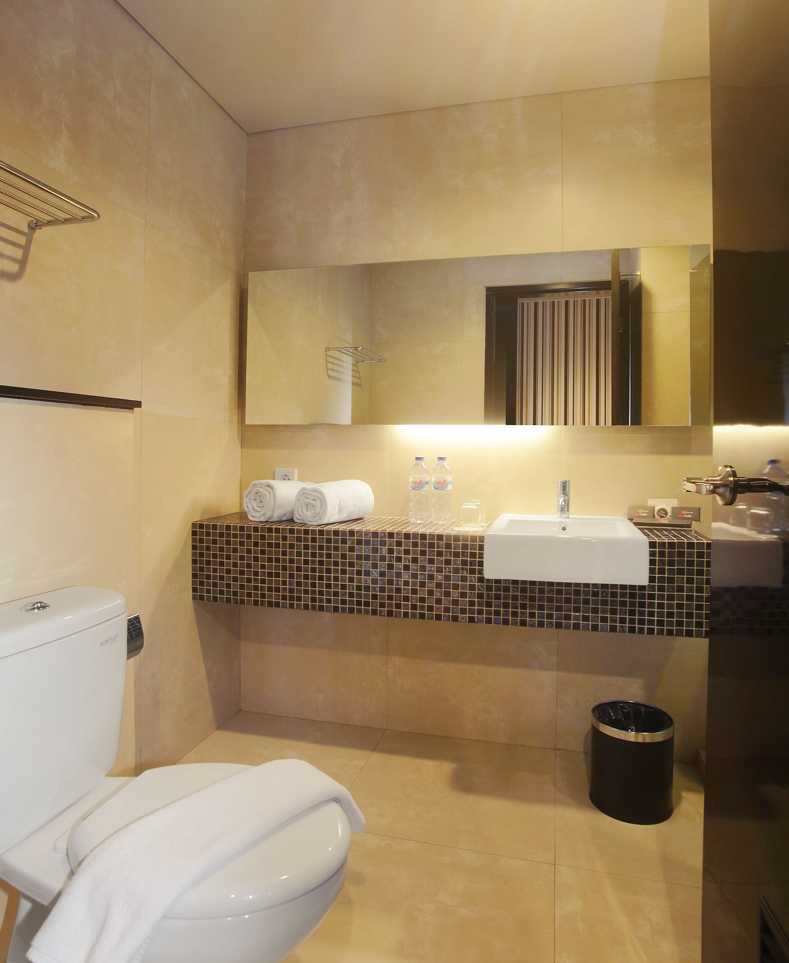 deluxe double room | bathroom | shower, free toiletries, slippers, towels