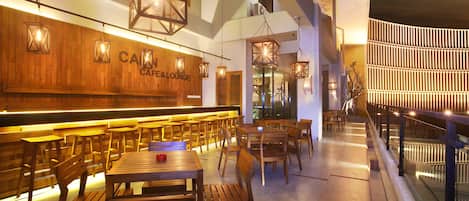 Breakfast, lunch, dinner served; Indonesian cuisine