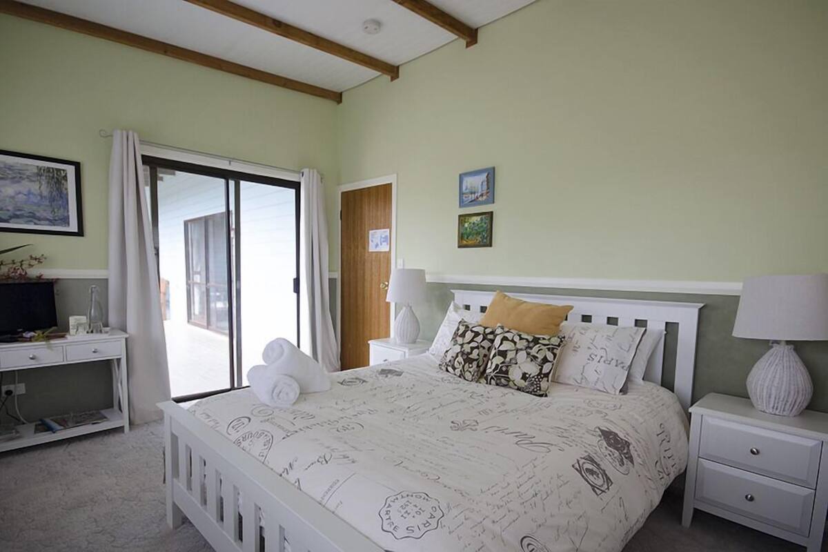 Valley View Room