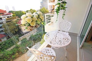 1 Bedroom Apartment | Balcony - Sunset Boulevard by Pattaya Sunny Rentals (Pattaya)
