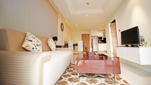 1 Bedroom Sea View Apartment | Living room | 32-inch flat-screen TV with cable channels, TV - Sunset Boulevard by Pattaya Sunny Rentals (Pattaya)