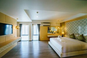 Suite Junior | Brankas, meja kerja, tirai kedap cahaya, dan setrika/meja setrika