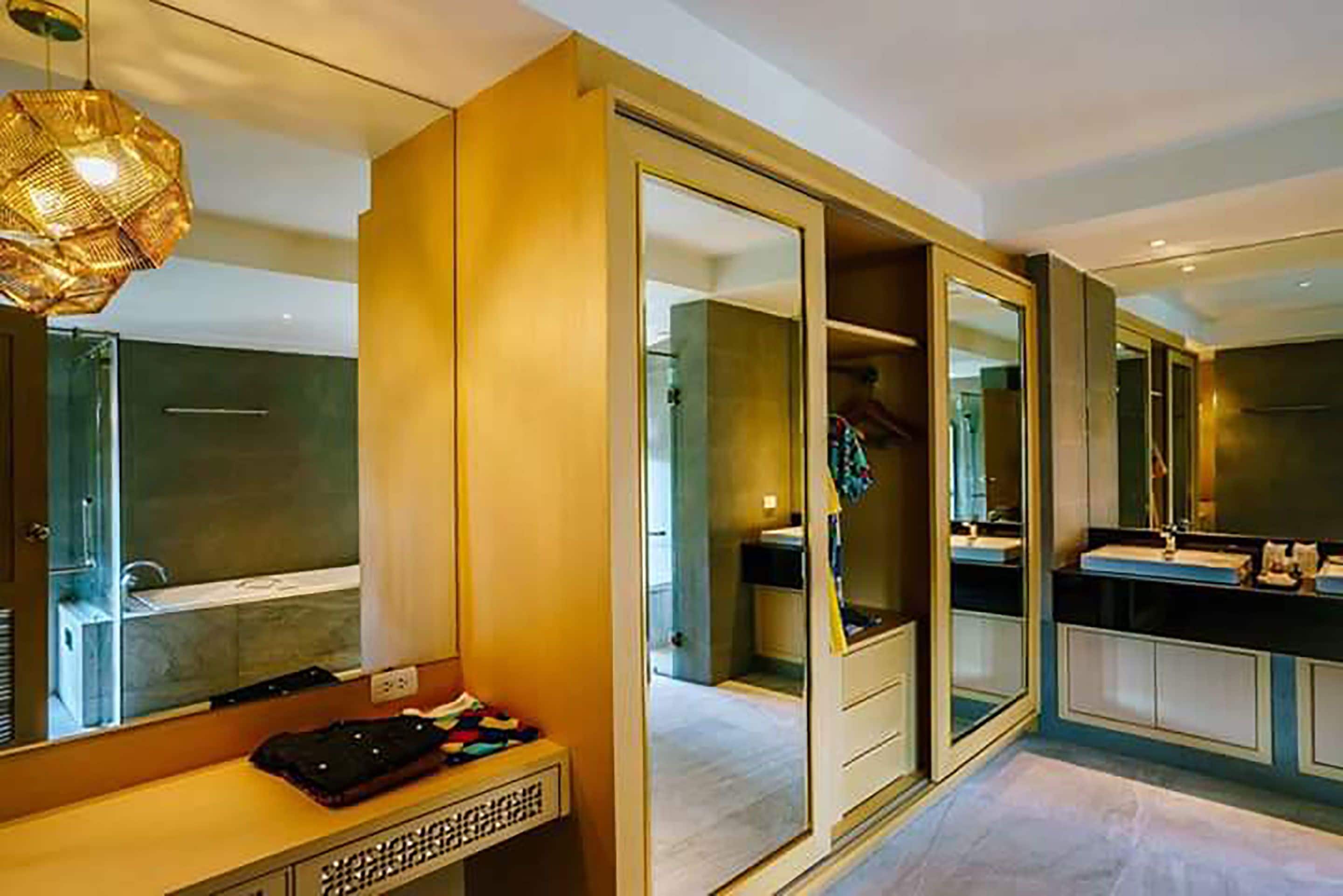 penthouse | bathroom | free toiletries, hair dryer, bathrobes, slippers