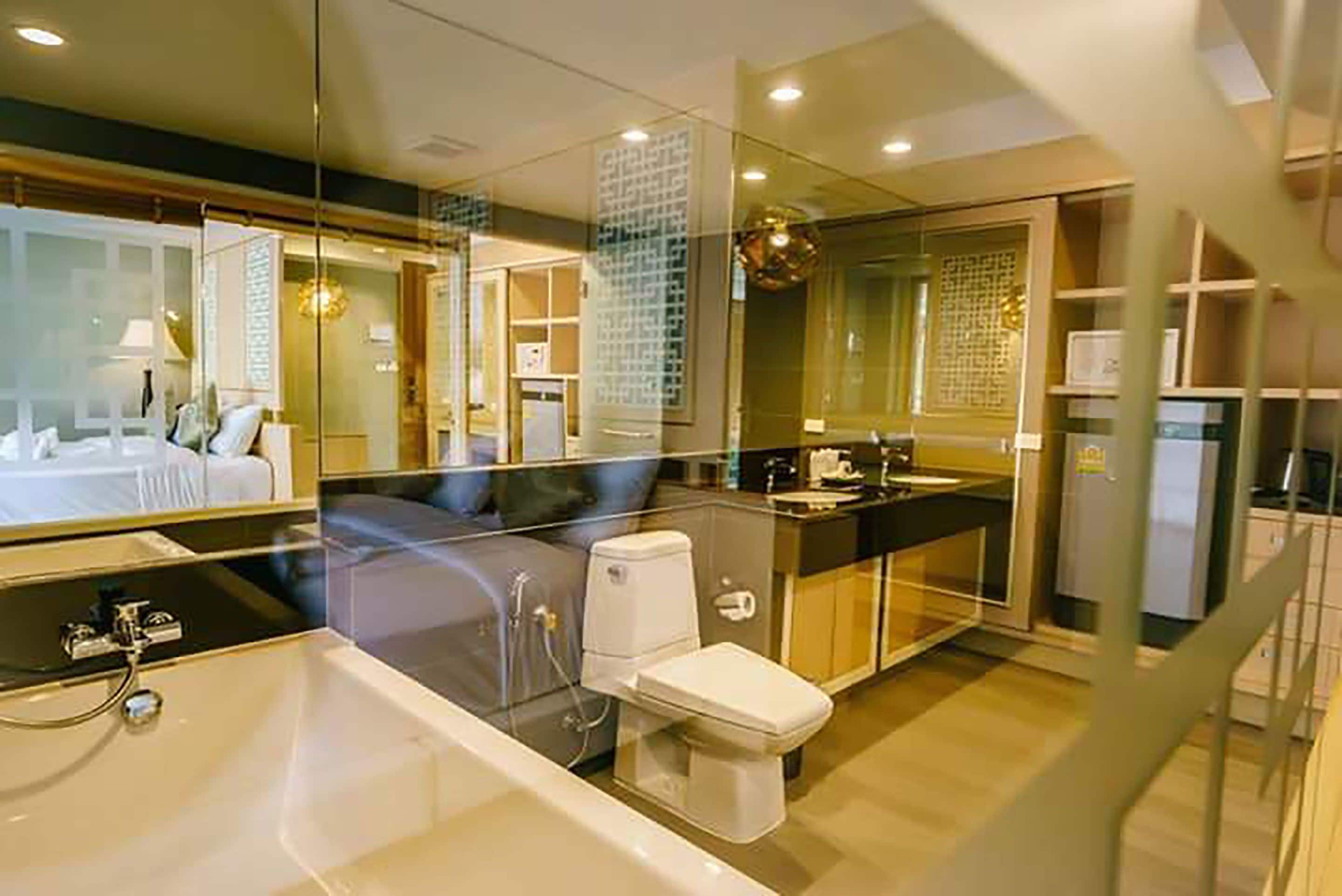 grand deluxe room | bathroom | free toiletries, hair dryer, bathrobes, slippers