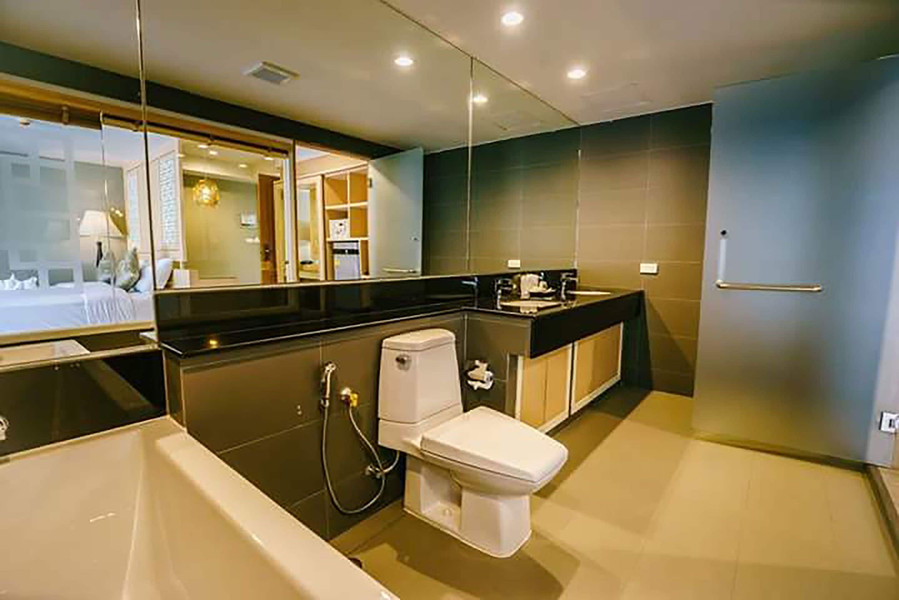 grand deluxe room | bathroom | free toiletries, hair dryer, bathrobes, slippers