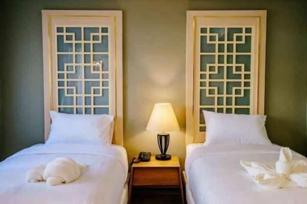 1 bedroom, in-room safe, desk, blackout curtains