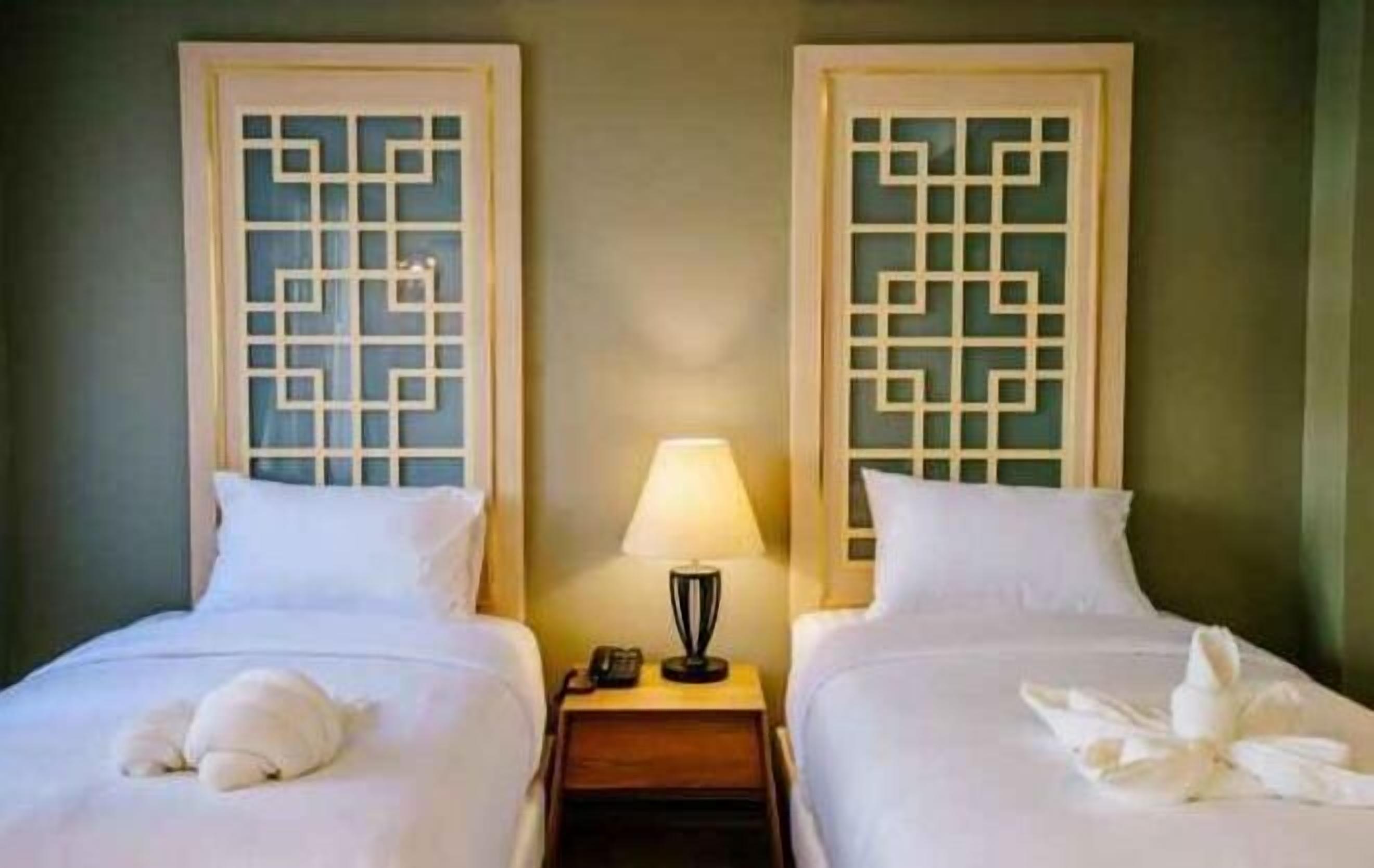 Zimmersafe, Schreibtisch, Verdunkelungsvorhänge, Bügeleisen/Bügelbrett