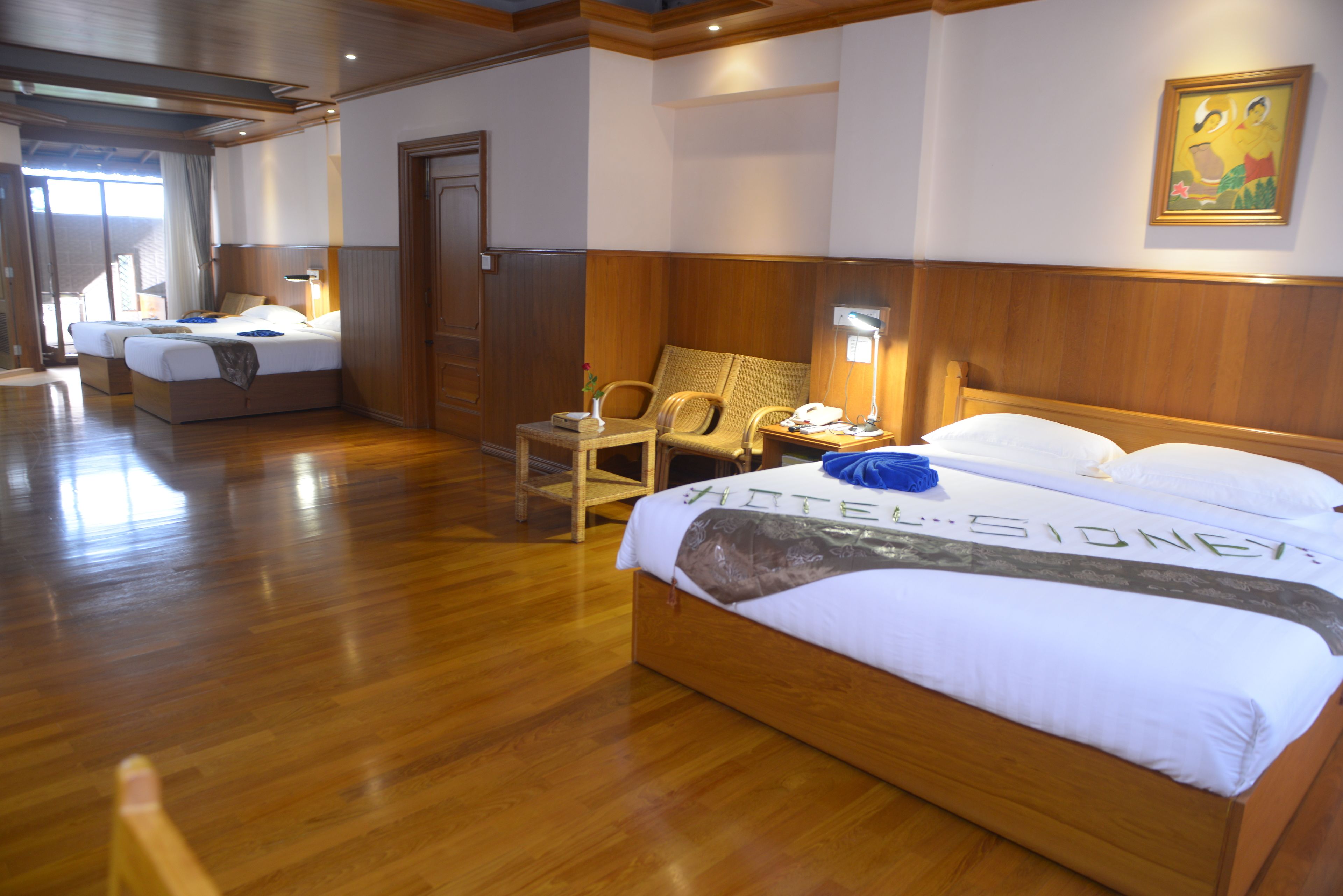 royal studio with mini kitchen | minibar, in-room safe, desk, laptop workspace