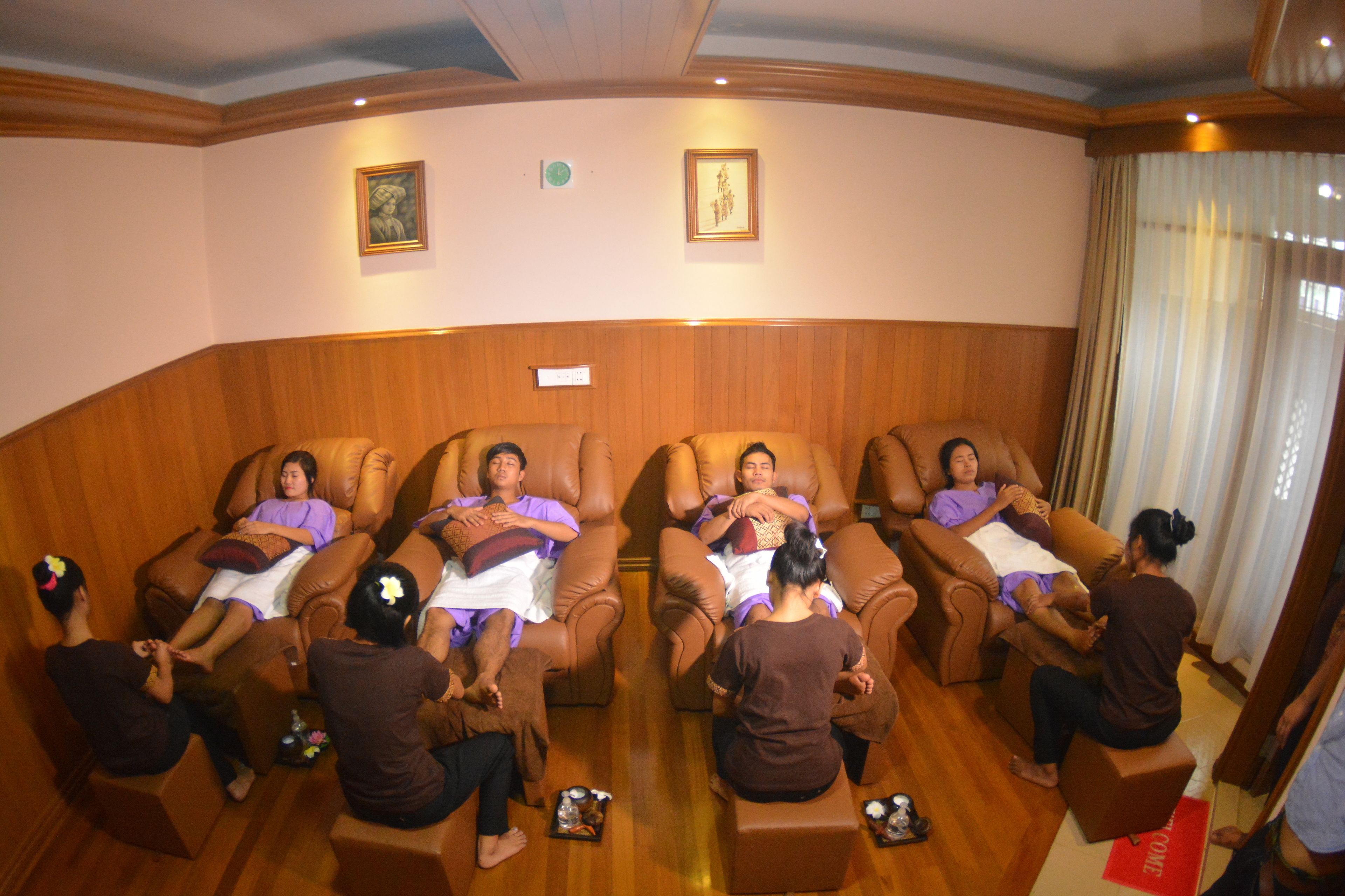 body treatments, thai massages, body scrubs, facials