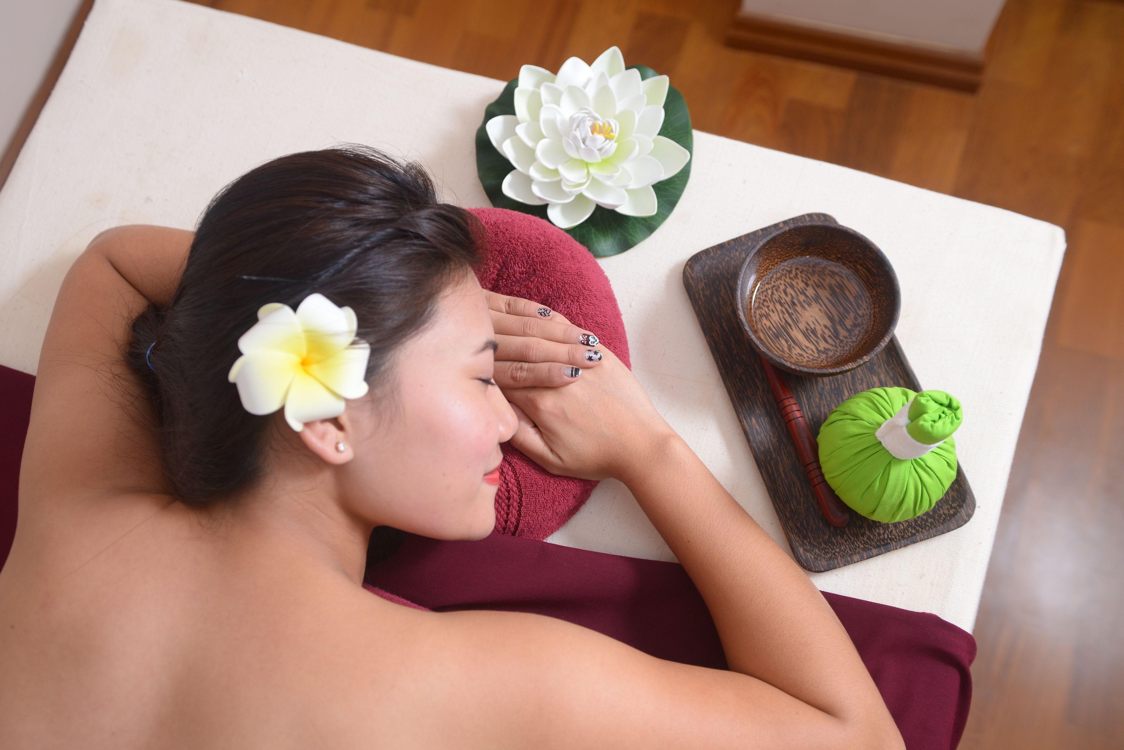 body treatments, thai massages, body scrubs, facials
