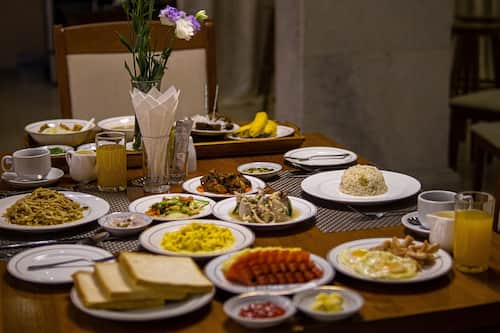 Buffet déjeuner gratuit tous les jours