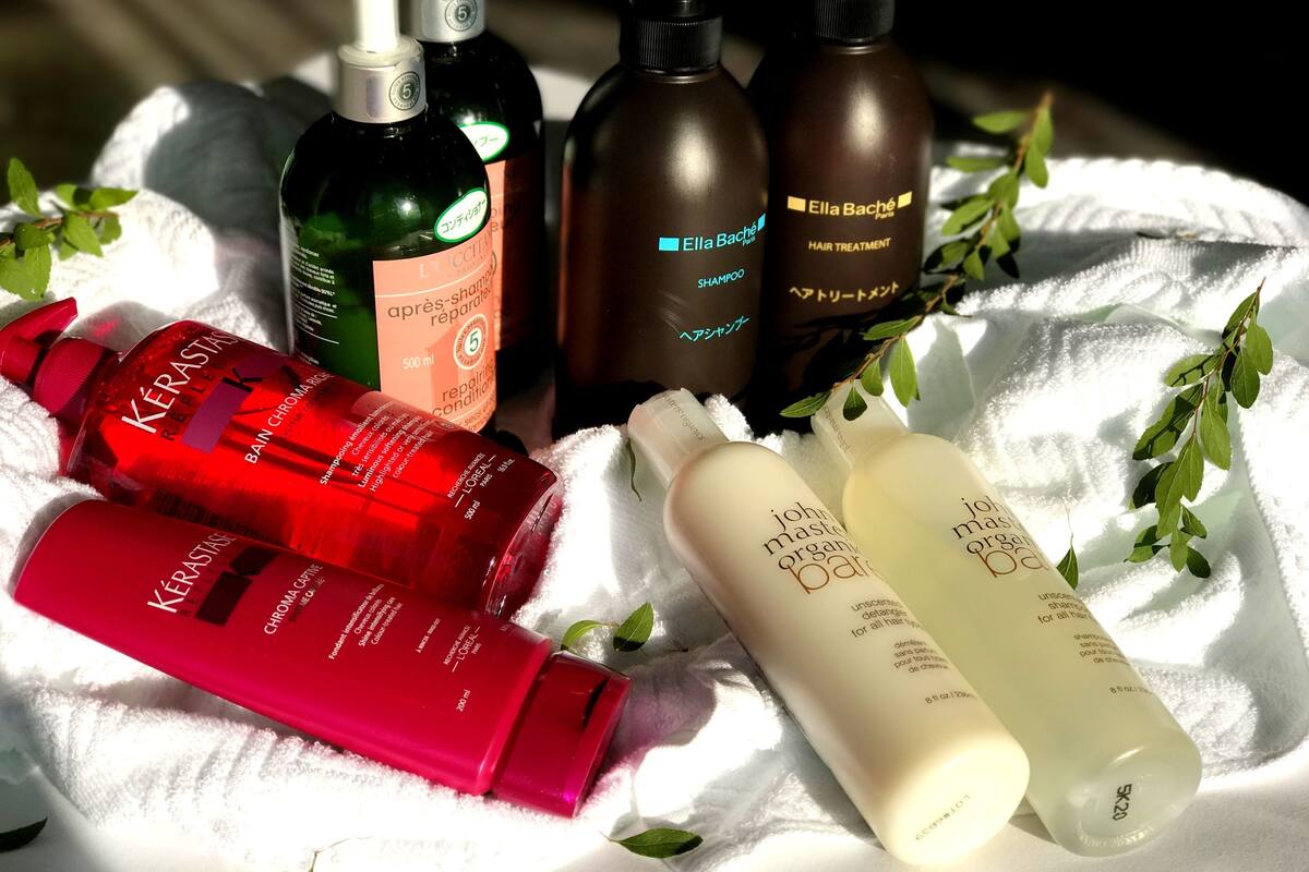 separate bathtub and shower, free toiletries, hair dryer, slippers