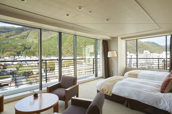 Standardzimmer, 2 Schlafzimmer, Flussblick | Minibar, Zimmersafe, kostenloses WLAN, Bettwäsche