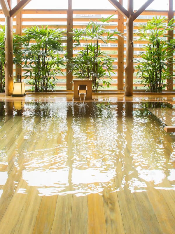 Indoor spa tub