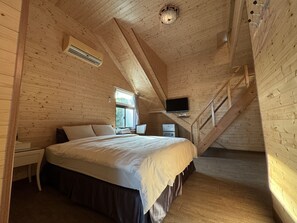 Gallery Room, 2 Double Beds, Mezzanine | Free WiFi, bed sheets - Runners' House Taitung (Changbin)