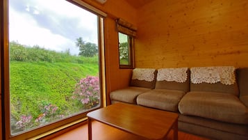 Familien-Vierbettzimmer, Mehrere Betten, Küche, Meerblick | Kostenloses WLAN, Bettwäsche