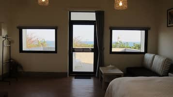 Elite-Zimmer, 2 Doppelbetten, Balkon, Meerblick | Kostenloses WLAN, Bettwäsche