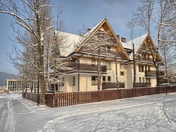 Front of property - VisitZakopane Lemon Apartments (Zakopane)