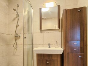 Apartment, 2 Bedrooms | Bathroom | Shower, hair dryer, towels - VisitZakopane Lemon Apartments (Zakopane)
