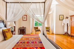 Family Room, 2 Bedrooms