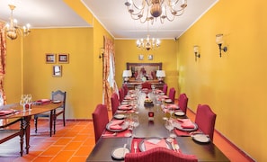 Restaurant - Strathdon by Zinc Journeys (Ginigathena)