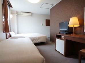 Habitación doble, no fumadores (A, with Extra Bed) | Edredones de plumas, wifi gratis, ropa de cama