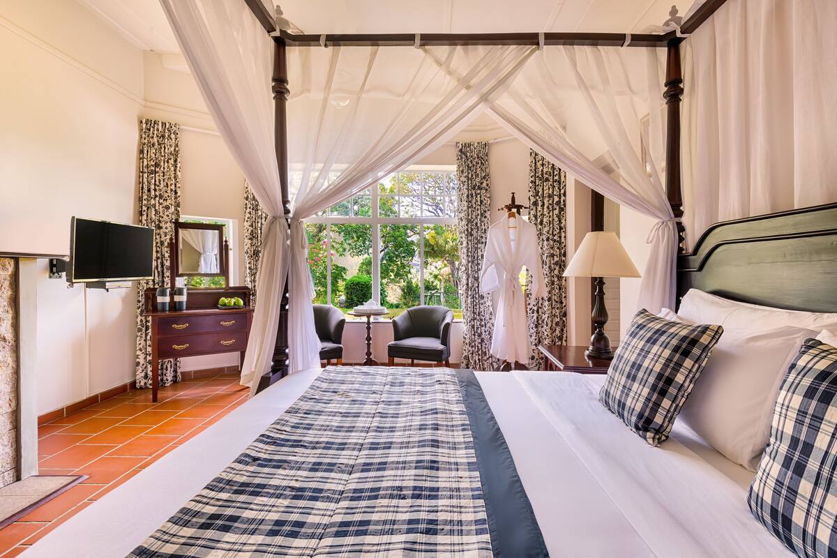 1 bedroom, premium bedding, in-room safe, desk