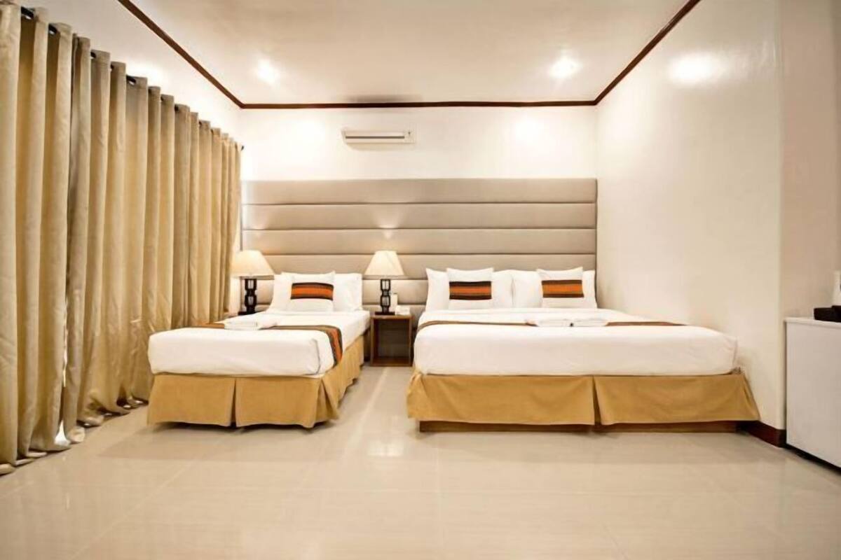 Két bảo mật tại phòng, bàn, đồng hồ báo thức, bộ trải giường