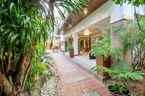 Garden view - Sur Beach Resort (Boracay Island)