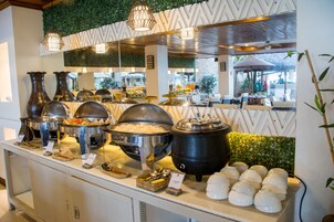 Breakfast and dinner served, international cuisine