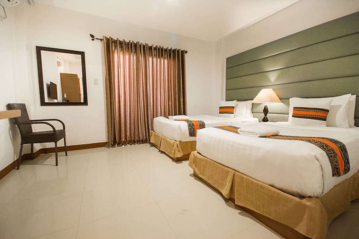Deluxe Double Room | 2 bedrooms, in-room safe, desk, bed sheets