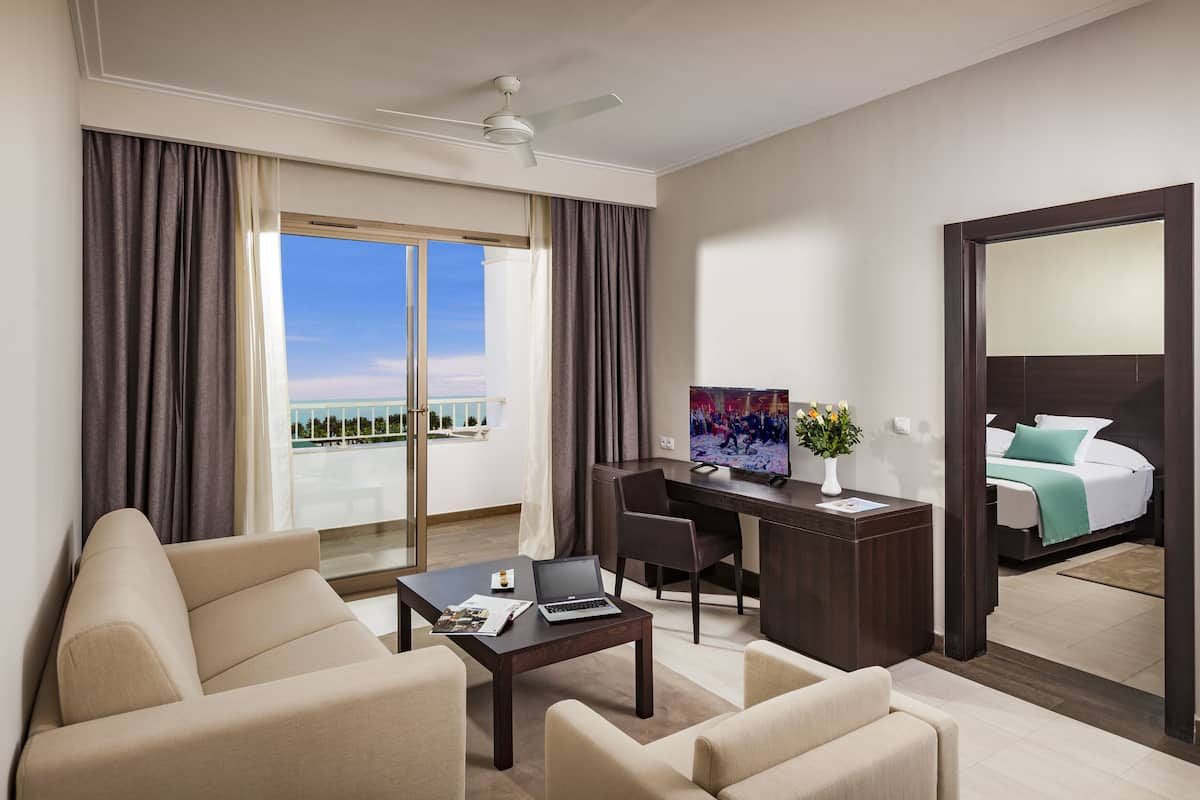 minibar, in-room safe, blackout curtains, free wifi