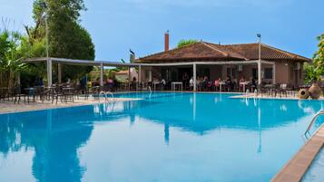 حمّام سباحة خارجي، مقاعد للتشمس