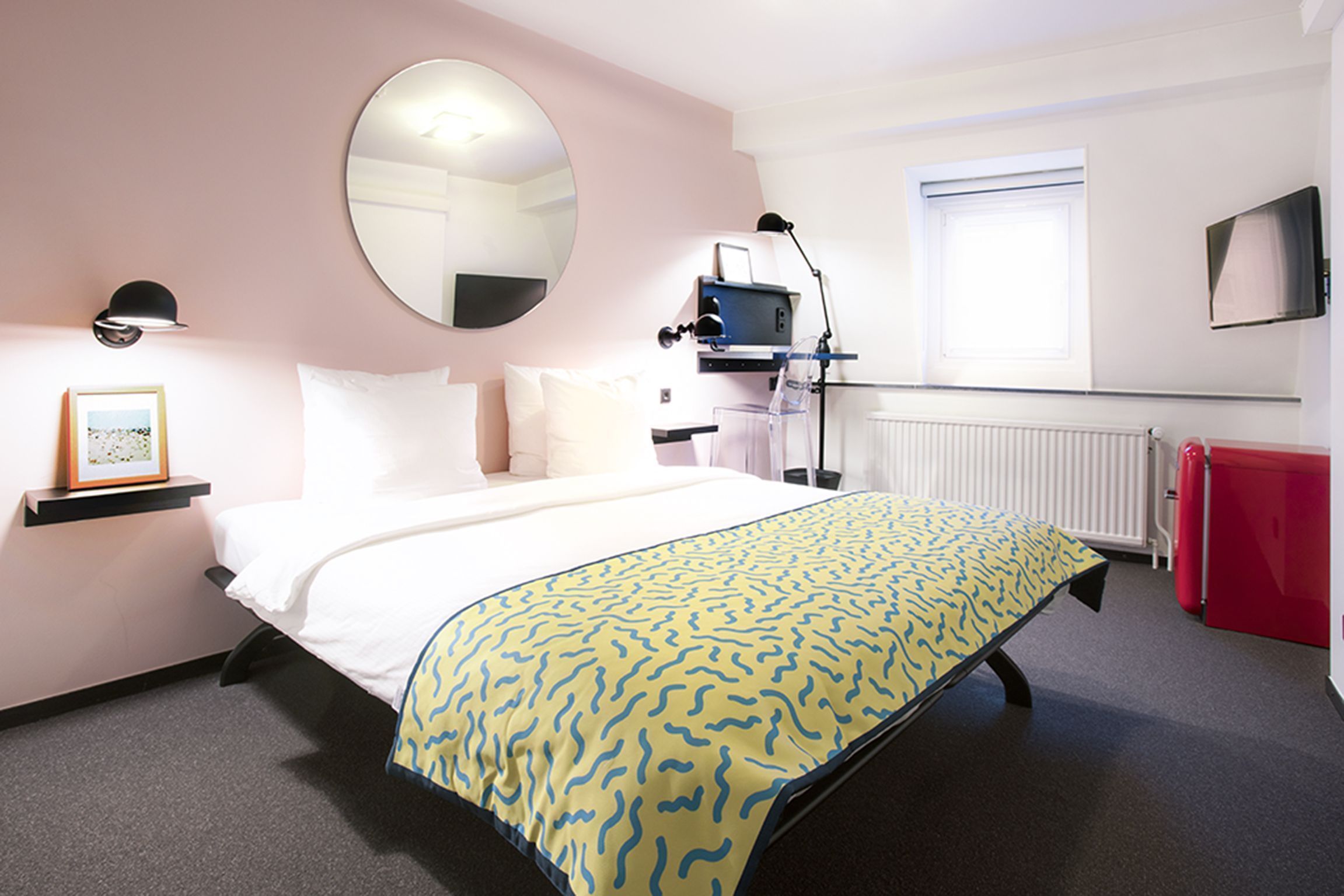 double room (small, only accessible by stairs) | minibar, in-room safe, desk, free cots/infant beds