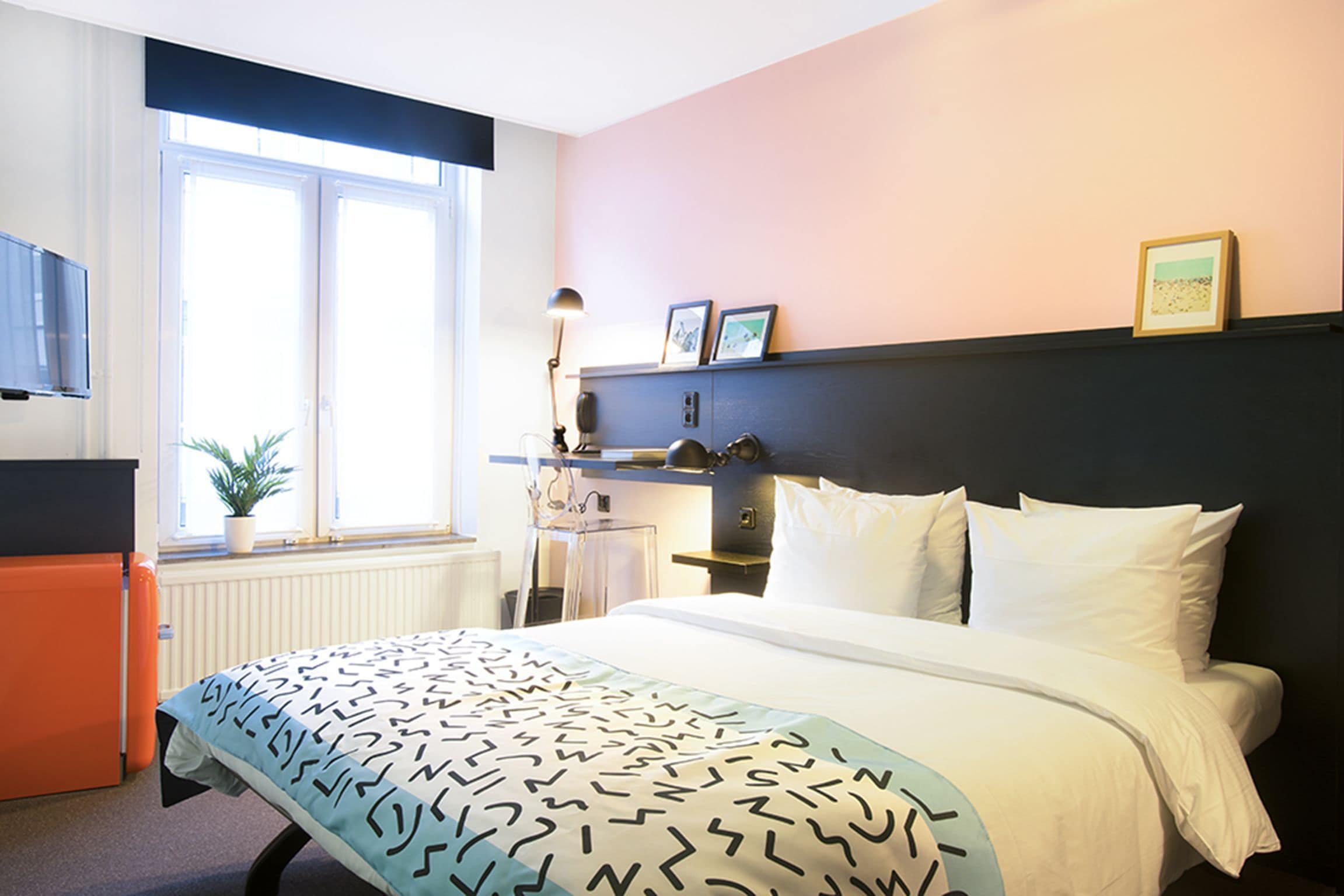 double room (small, only accessible by stairs) | minibar, in-room safe, desk, free cots/infant beds