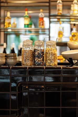Daily buffet breakfast (EUR 14.95 per person) - Hotel The Dutch (Maastricht)