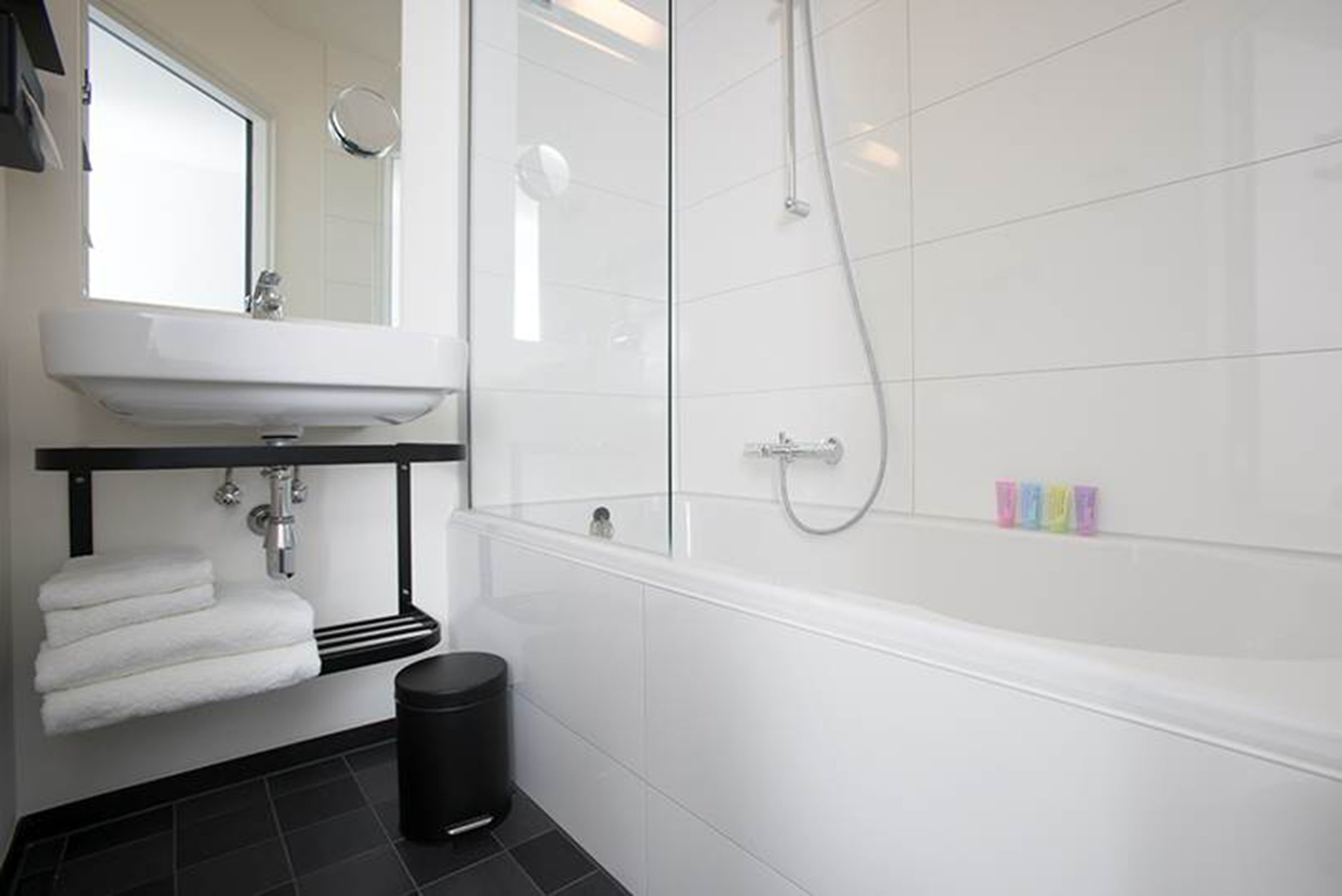 double room (medium) | minibar, in-room safe, desk, free cots/infant beds