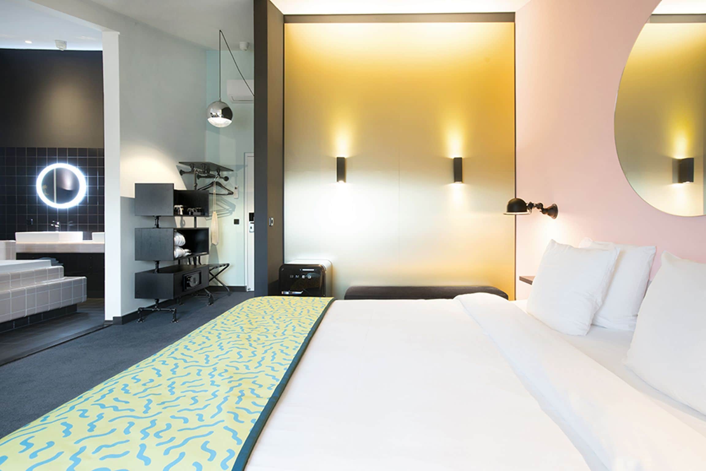 double room (extra large) | minibar, in-room safe, desk, free cots/infant beds