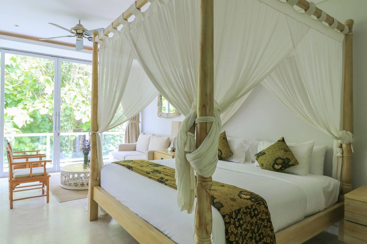 1 Bedroom Private Pool Villa | เตียงพร้อมฟูกเสริมที่นอน, โต๊ ะทำงาน, ห้องเก็บเสียง, เตารีด/โต๊ะรีดผ้า