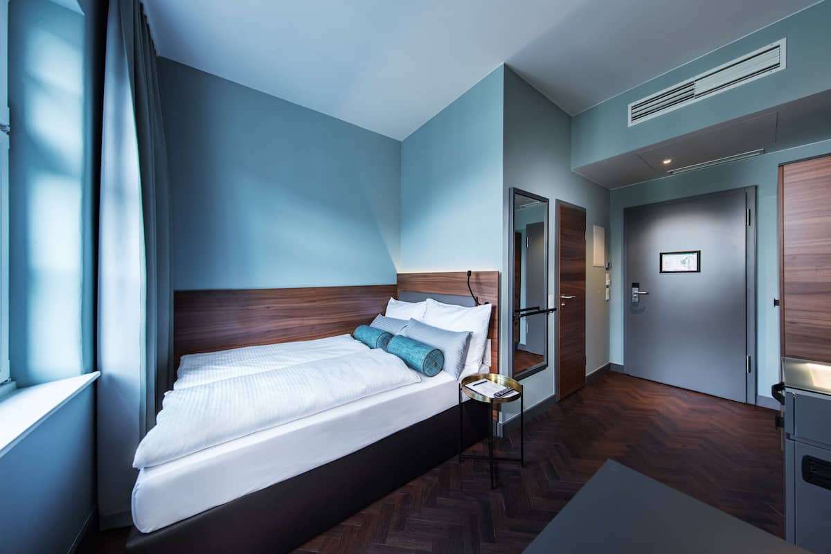 In-room safe, blackout curtains, free WiFi, bed sheets