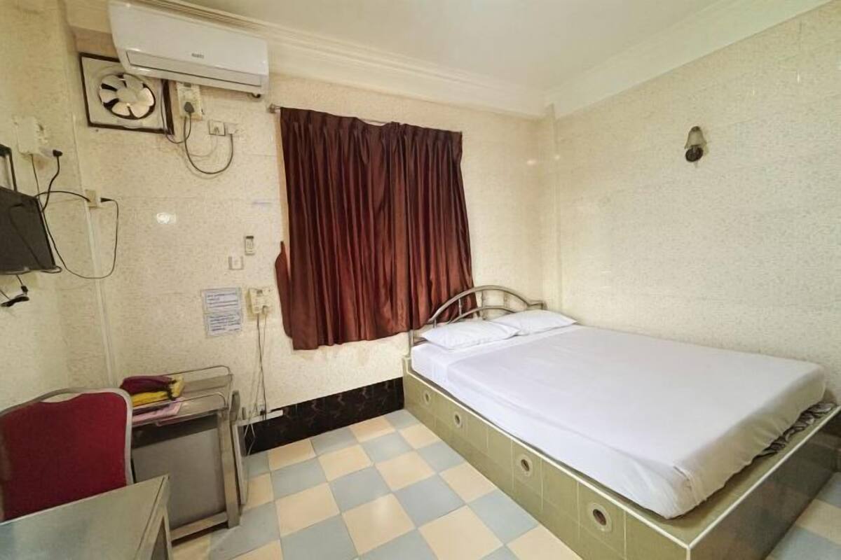 Minibar, desk, blackout curtains, rollaway beds