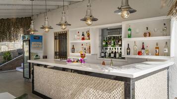 Bar en la piscina