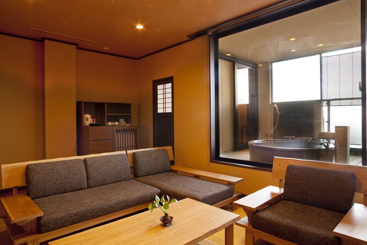 Suite, no fumadores, vistas a la ciudad (Semi Suite Twin, Private Outdoor Bath) | Caja fuerte y wifi gratis