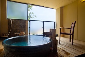 Suite, Non Smoking, City View (Semi Suite Twin, Private Outdoor Bath) | Kemudahan bilik mandi | Pengering rambut, bidet, tuala disediakan