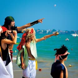 Playa privada, camastros, sombrillas y toallas de playa