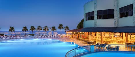 2 outdoor pools, pool umbrellas, sun loungers