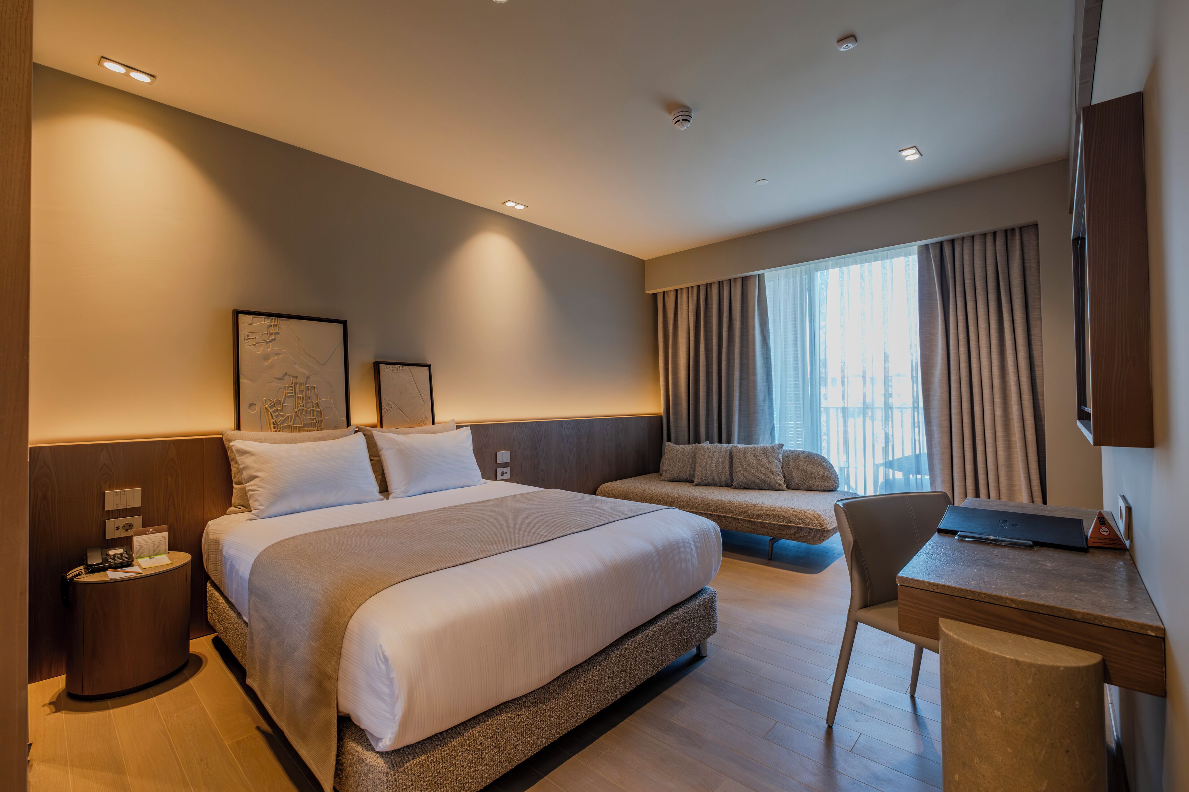 Chambre supérieure | Articles de minibar gratuits, coffre-fort, bureau