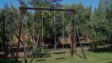 Children’s play area – outdoor