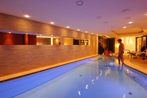 Indoor pool, pool loungers - Cevedale Living Romance Hotel (Pejo)